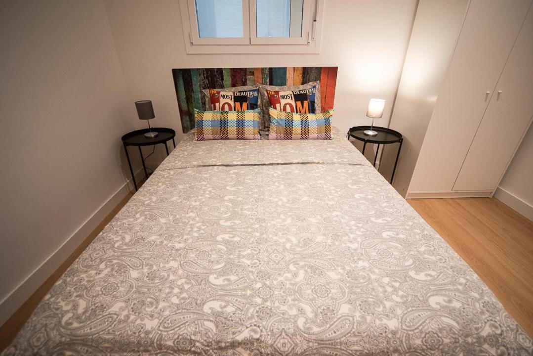 By Universitat Private Rooms Barcellona Esterno foto