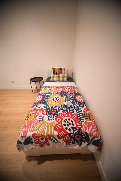 By Universitat Private Rooms Barcellona Esterno foto