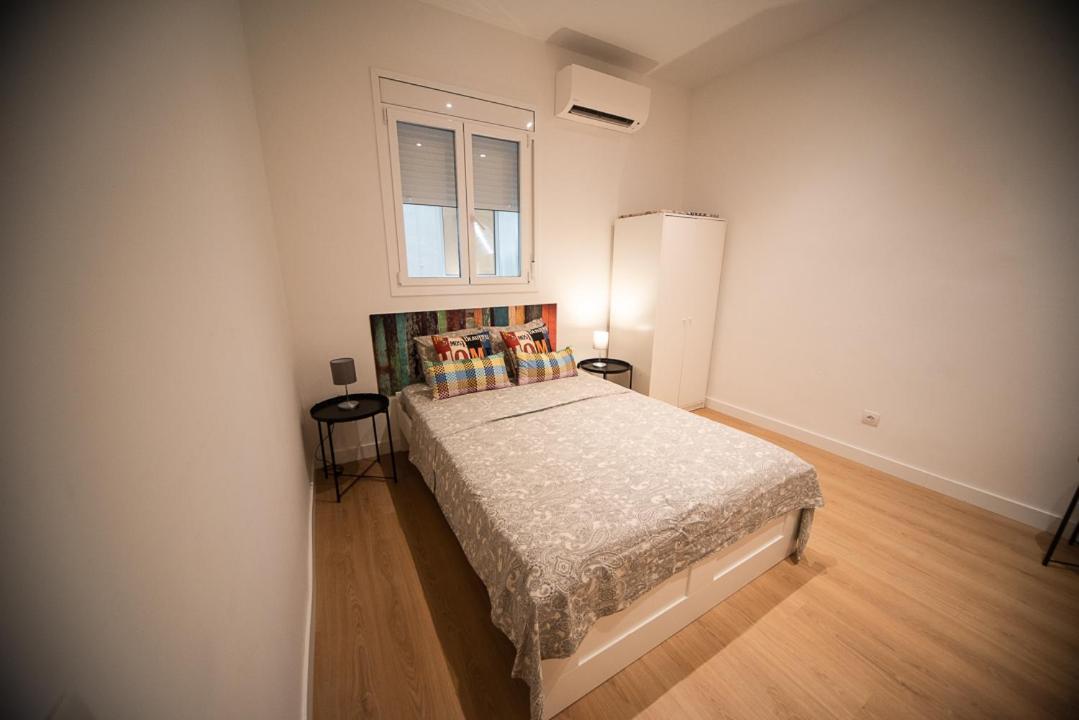By Universitat Private Rooms Barcellona Esterno foto