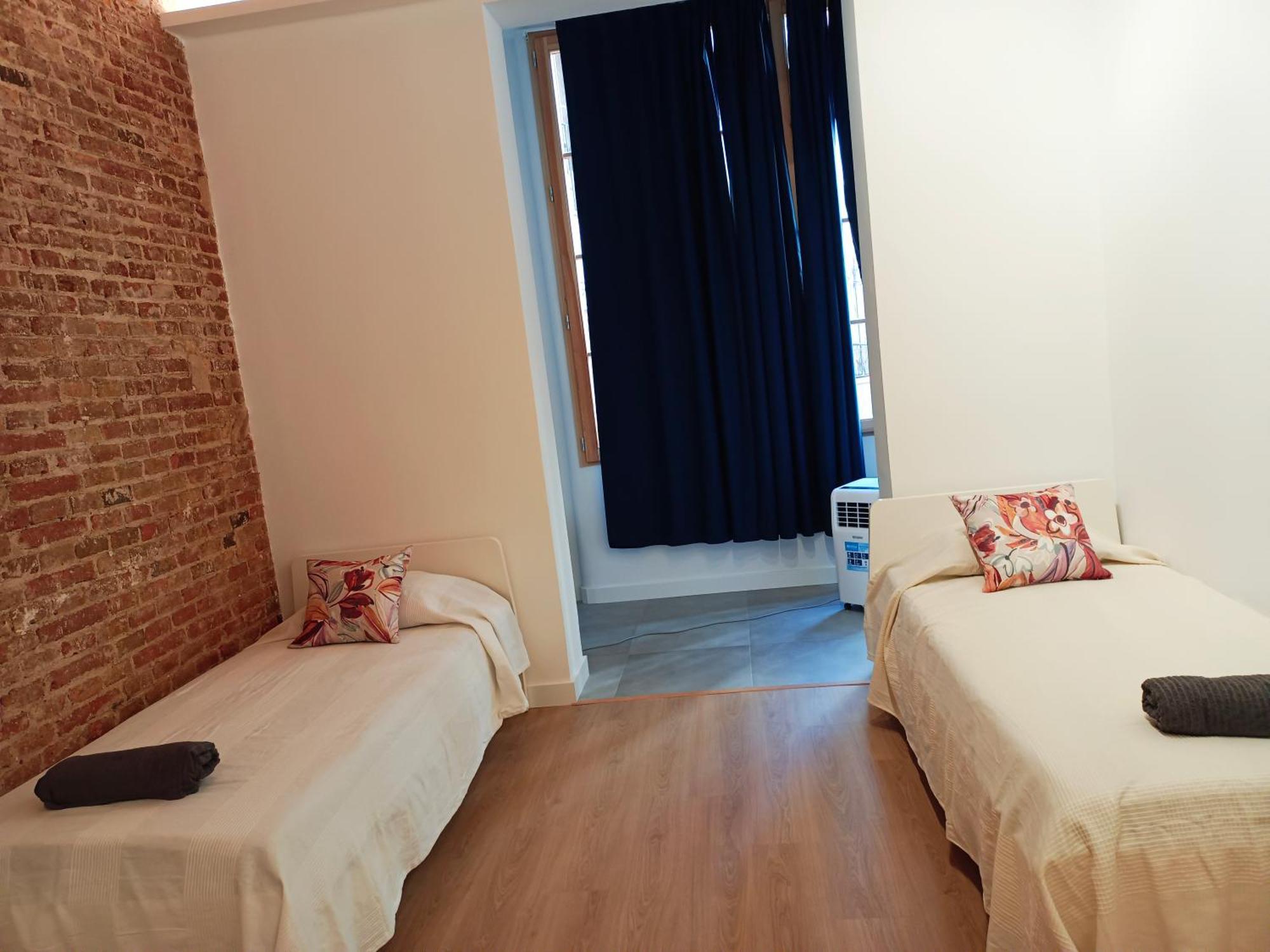 By Universitat Private Rooms Barcellona Esterno foto