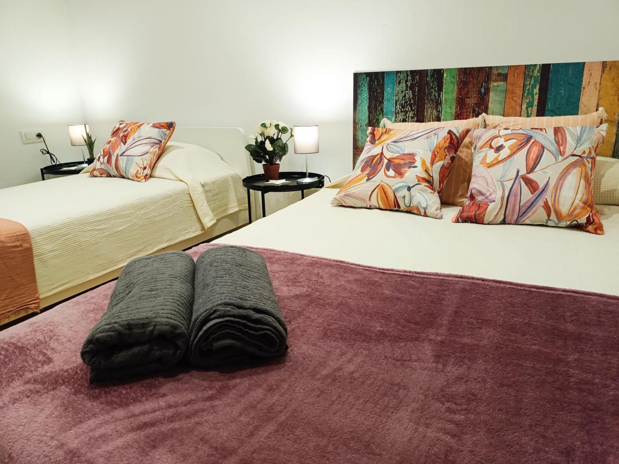 By Universitat Private Rooms Barcellona Esterno foto