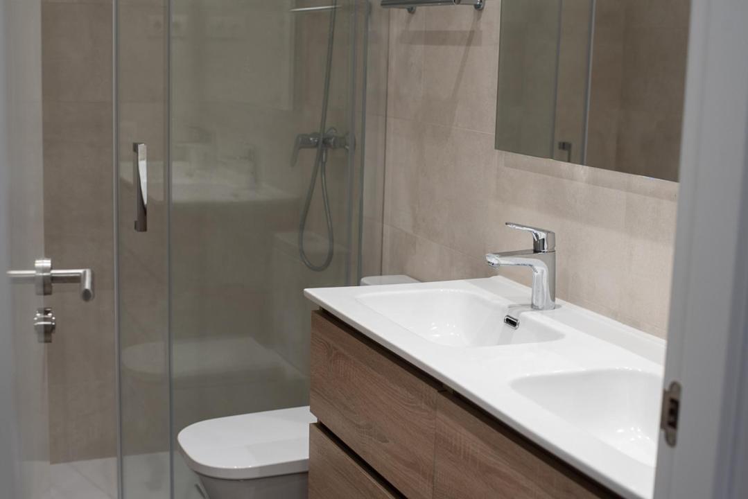 By Universitat Private Rooms Barcellona Esterno foto