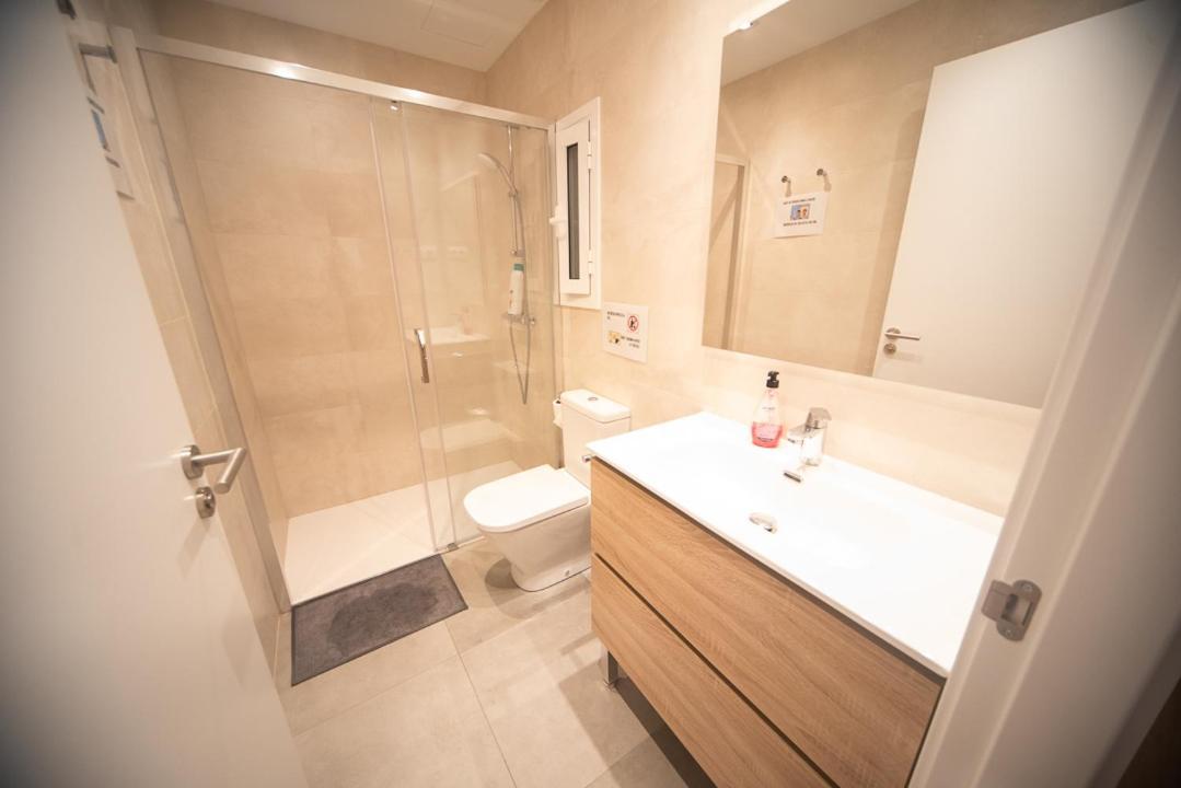 By Universitat Private Rooms Barcellona Esterno foto