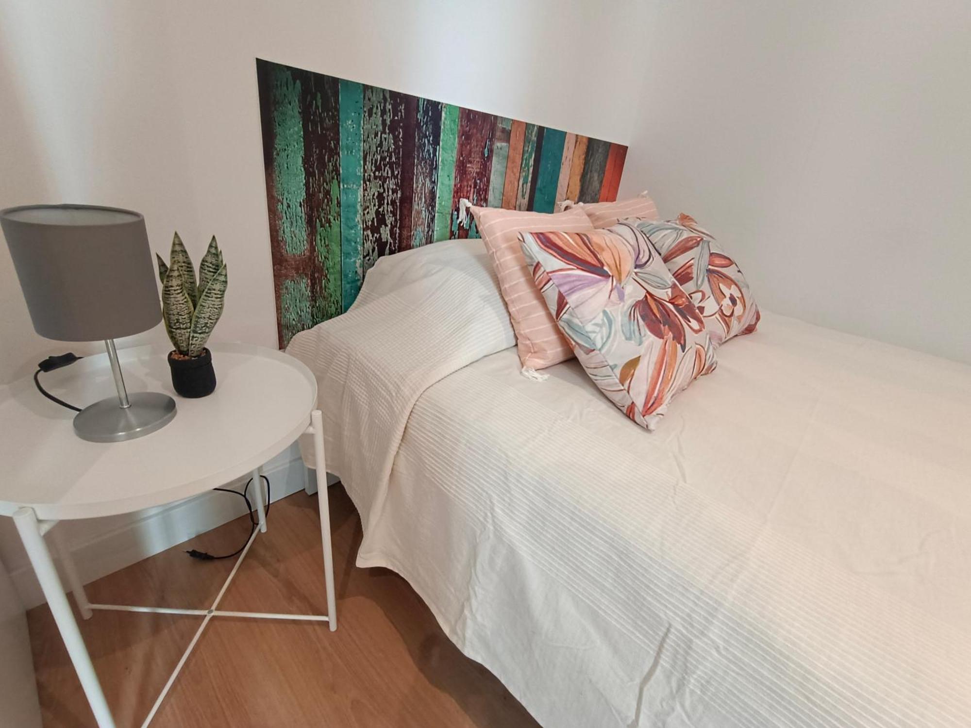 By Universitat Private Rooms Barcellona Esterno foto
