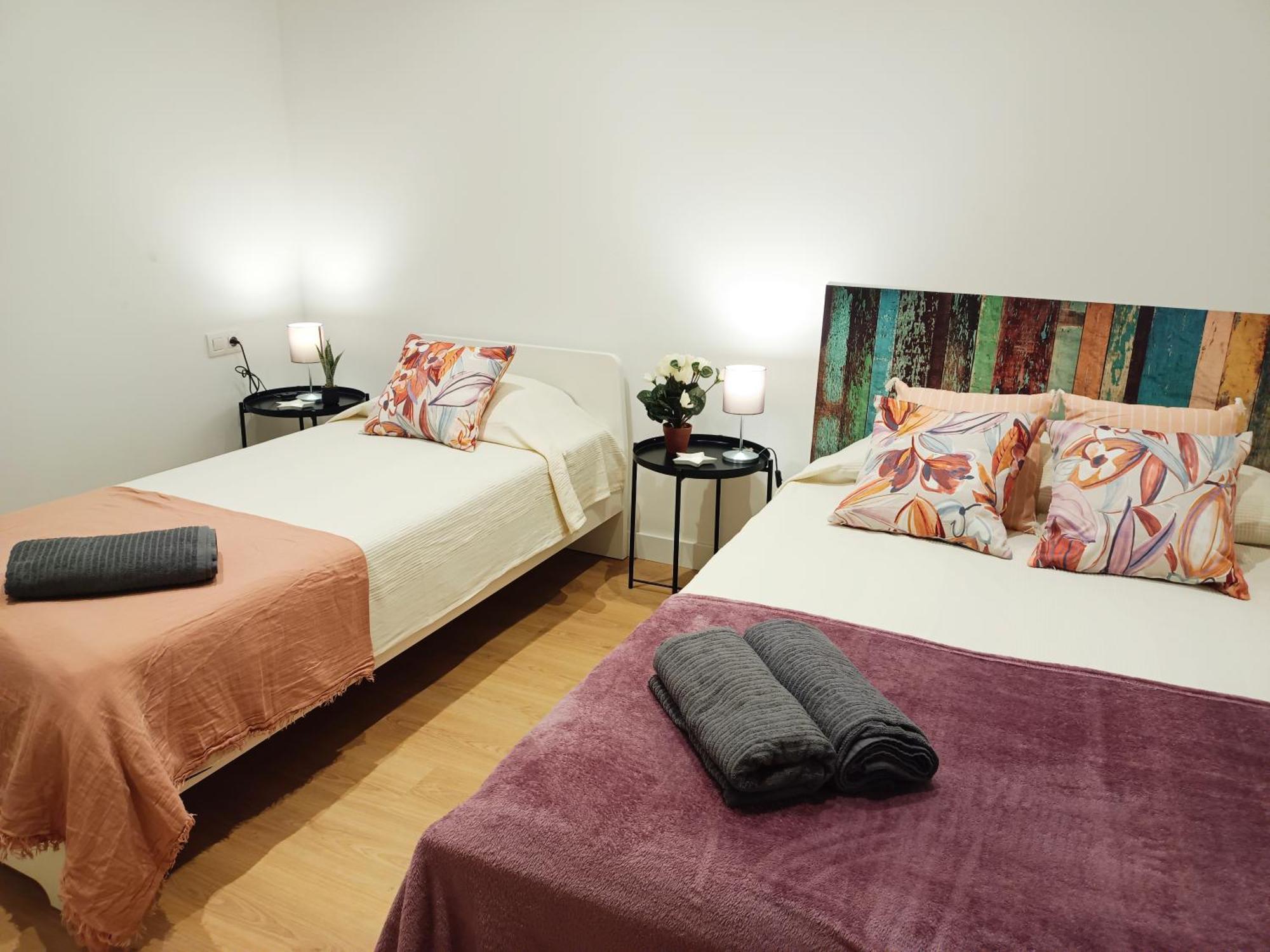By Universitat Private Rooms Barcellona Esterno foto