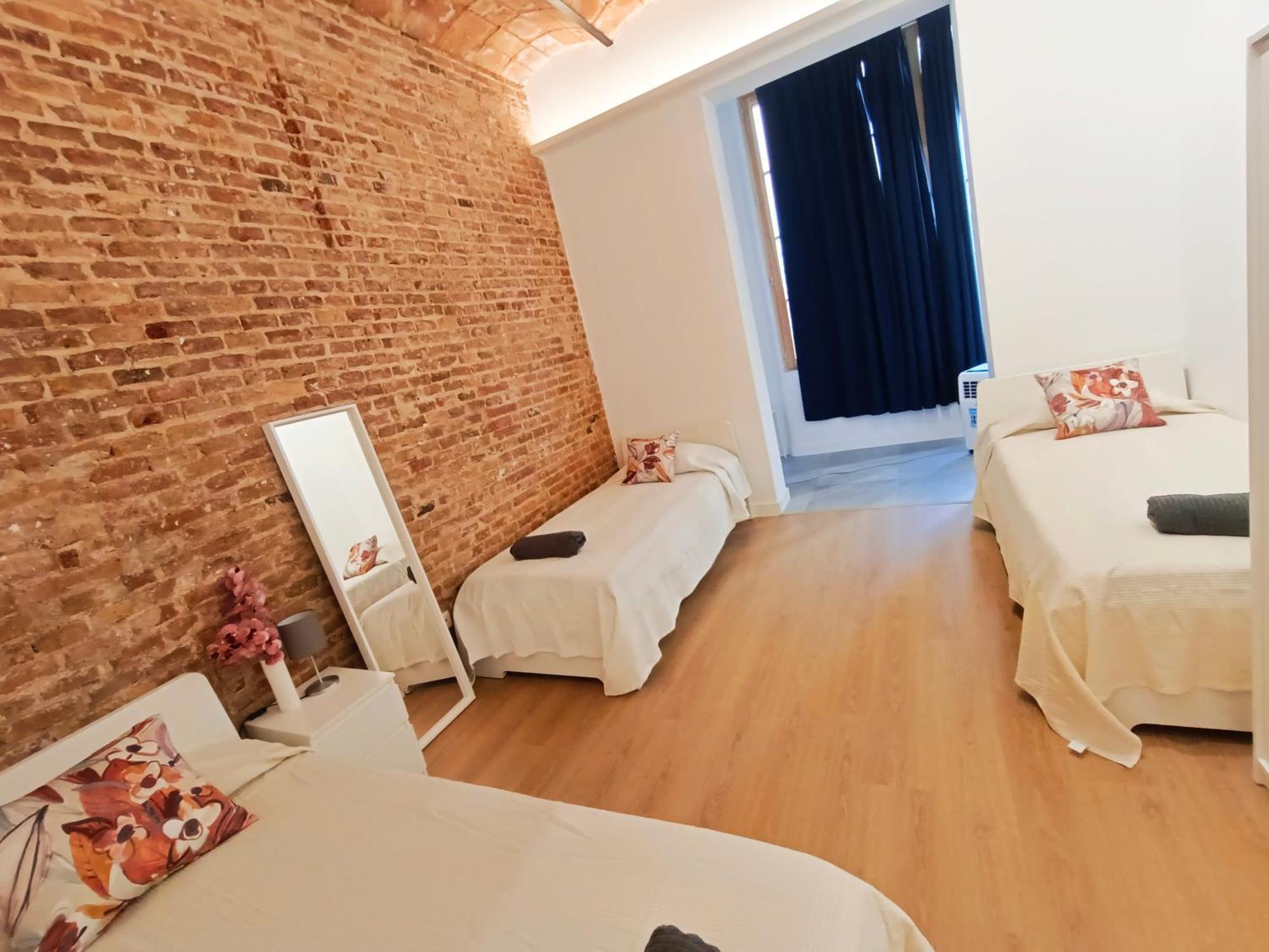 By Universitat Private Rooms Barcellona Esterno foto