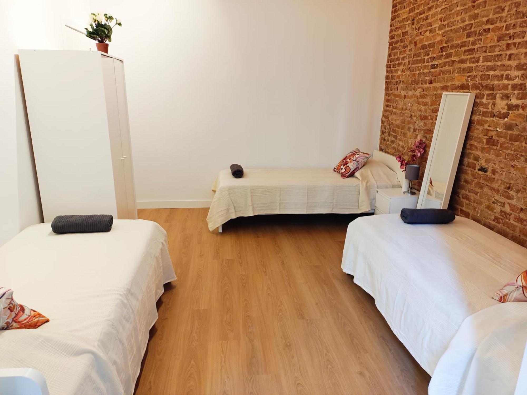 By Universitat Private Rooms Barcellona Esterno foto